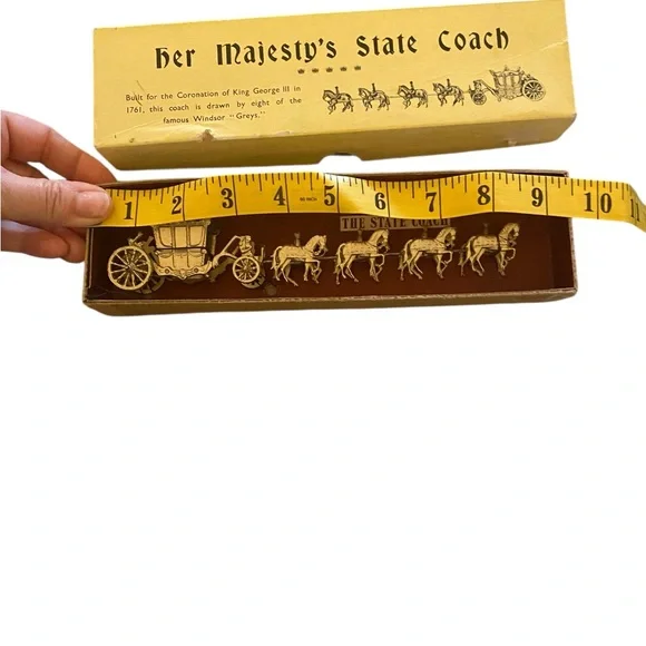 Vintage Her majesty stage coach London England king George 111 collectible